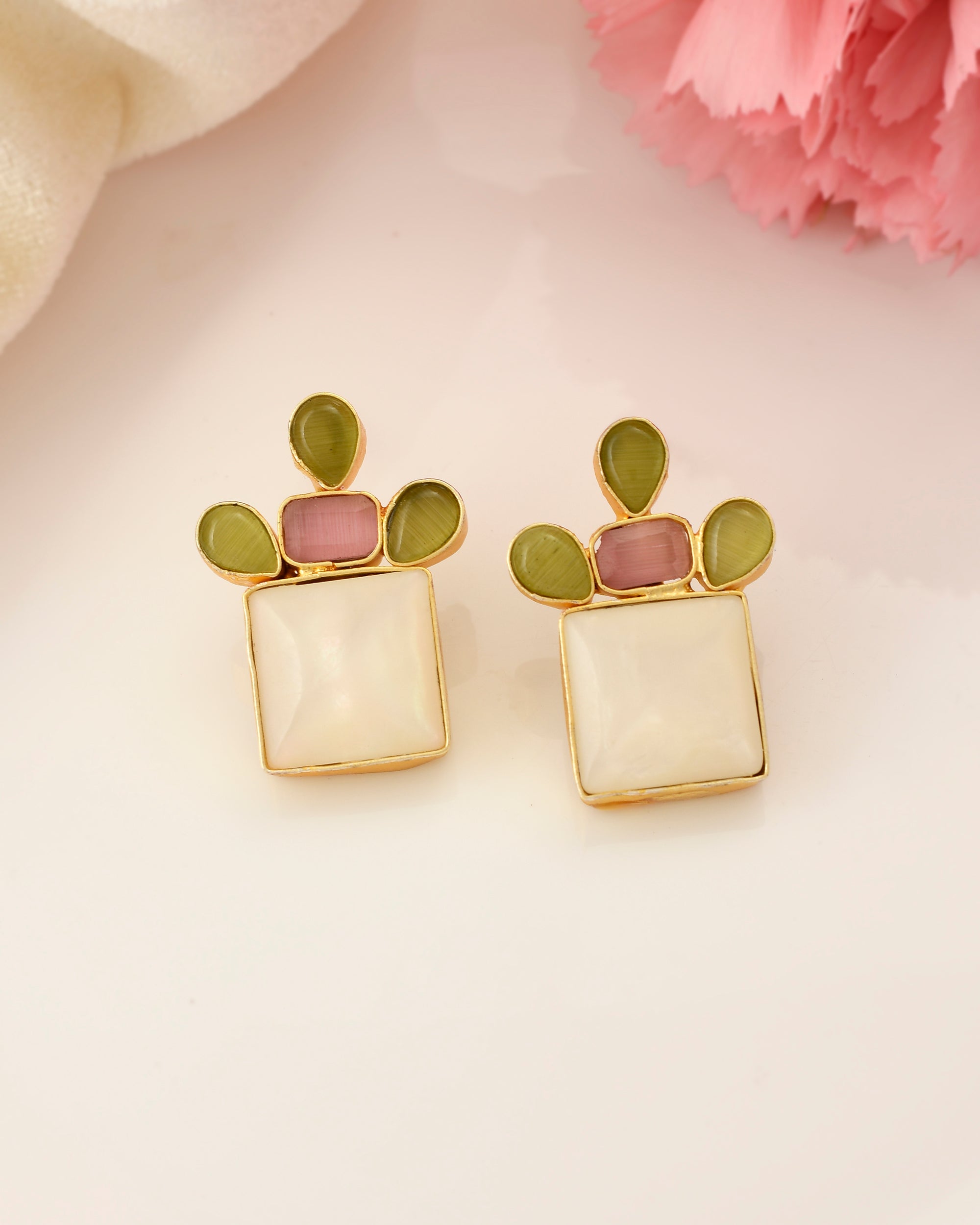 INAYA STUDS